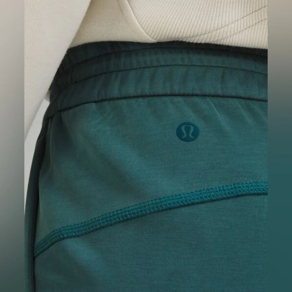 Brand new Lululemon Softstreme High-Rise Pant *Regular
Storm teal - Picture 3 of 7